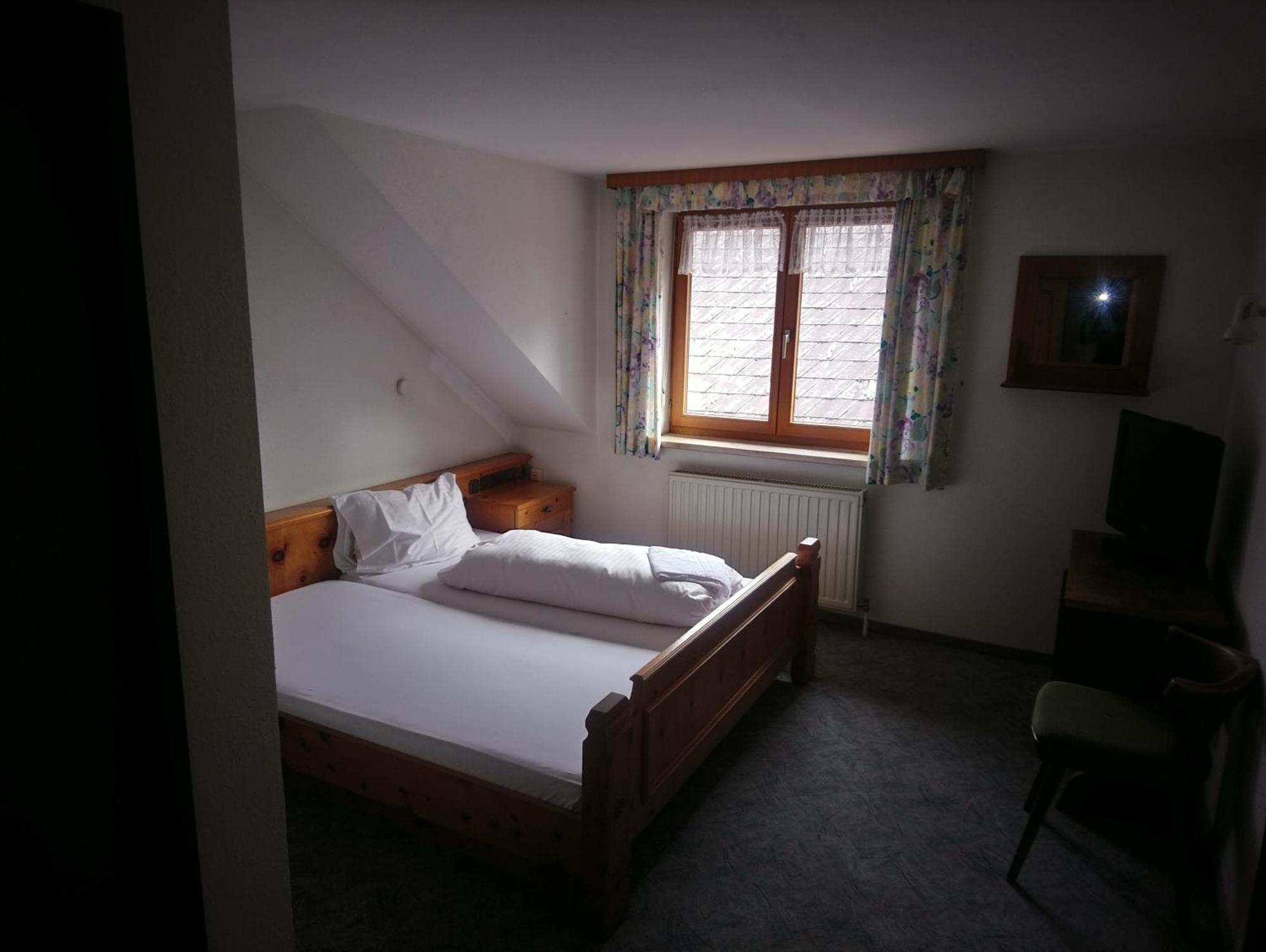 Gasthaus Krone Ubersaxen 部屋 写真